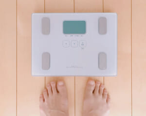 空腹には夏野菜と刺身を…ダイエットで体重が減らないときの対処法