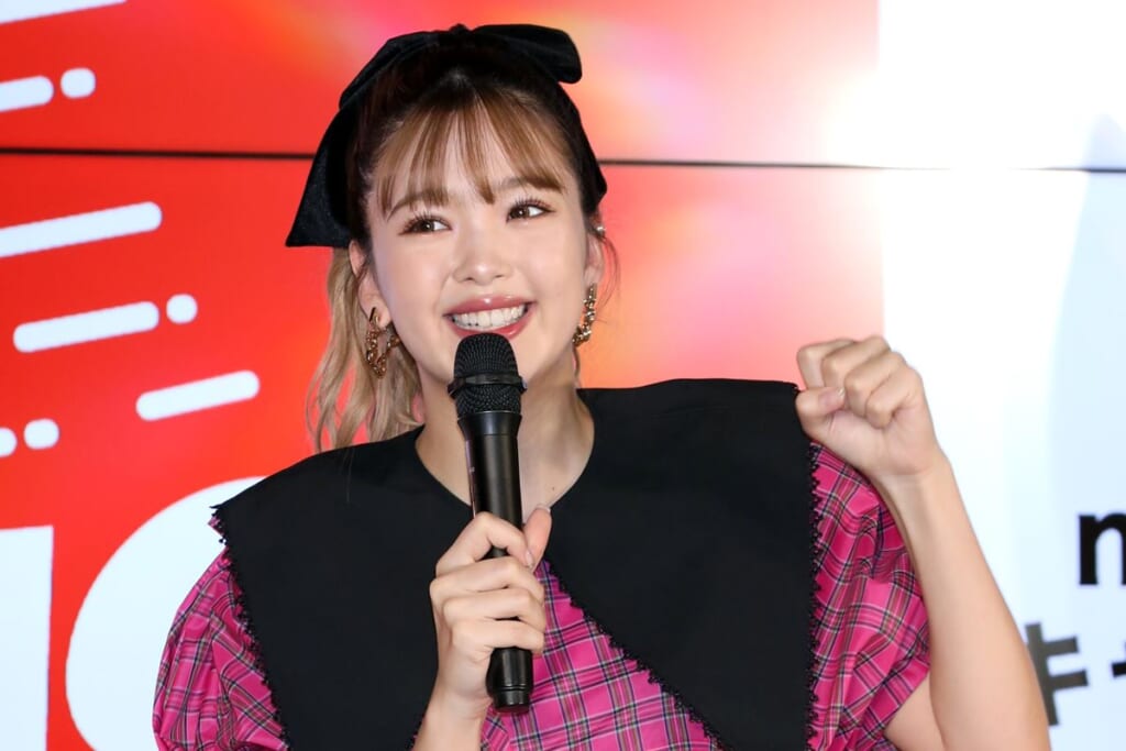 クーラーなしの極貧生活、悪質いじめ…藤田ニコル　幸せ結婚式までにあった母娘の壮絶半生