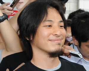 ひろゆき「キャバクラは性的被害で高い給料が貰える仕事」発言に「無理筋」「職業差別」と非難殺到