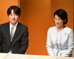 紀子さま“悠仁さまの教育係”の女性職員が退職…囁かれる“作文盗用騒動”での更迭説