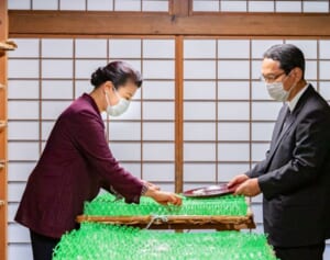 雅子さま「腰に違和感」で御養蚕延期も精力的なご公務姿