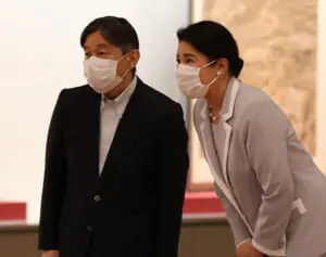雅子さまを悩ます完治せぬ腰の痛み…美智子さまも経験した“皇后の職業病”