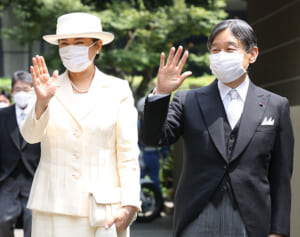 雅子さま 皇后になられてからお気に入り！白コーデ着回し