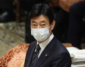 西村元大臣 美人図鑑は”映り込み”と一緒？釈明しても火に油