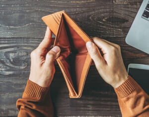 「経済に貢献」「ごほうび」「とりあえず」…お金が出ていく口癖7