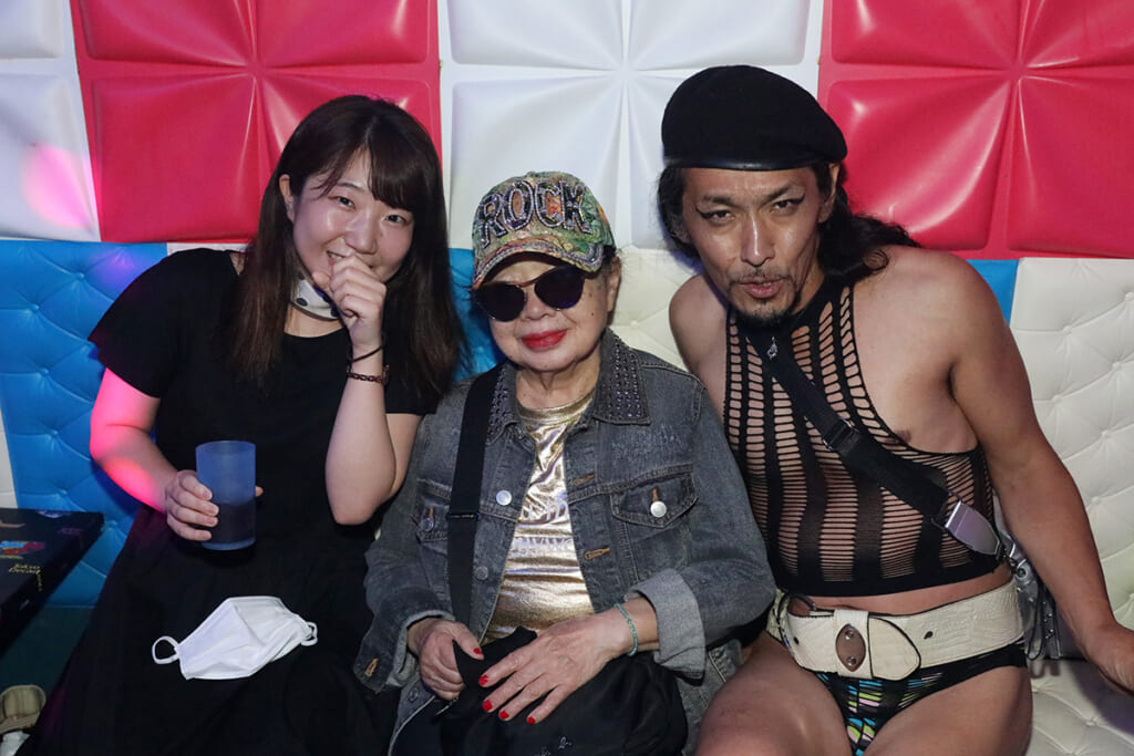 ギネス認定の87歳DJ純子さん「年齢まったく気にしない」77歳からスクールに