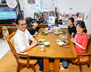 目が見えない夫婦の子育て　家族でかけあうたくさんの「ありがとう！」