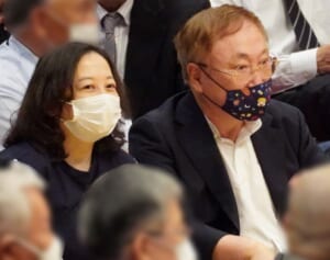 【目撃撮】高須院長　最前列で大喜び！がん再発闘病を癒やす西原理恵子との大相撲観戦