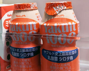 入手困難の「ヤクルト1000」1本あたり最大460円で取引…横行する転売ヤーに怒り続出