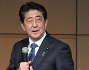 ひろゆきは賛成も…Twitterでの「#安倍晋三の国葬に反対します」ハッシュタグが物議