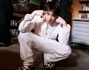 Vはパリコレ、J-HOPEは新曲…BTSそれぞれのソロ活をチェック