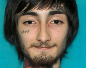 独立記念日の銃乱射で両親が殺された2歳児が無事に祖父と再会