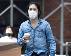 小室圭さん“汚スーツ”で眞子さんと出勤前デート…再試験1カ月前の緊張感なき姿