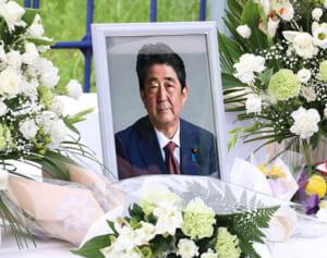 安倍元首相への「デジタル献花」が6万人超えの大盛況！深まる国葬賛成派と反対派の溝