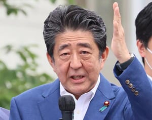 広島「原爆の日」式典荒らす恒例デモに批判殺到…「安倍は殺されて当然」の過激主張も