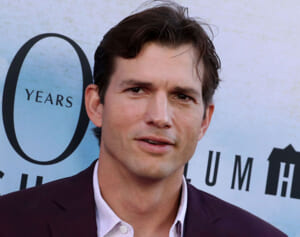 アシュトン・カッチャー「今生きていることは幸運」稀有な難病との闘いを告白