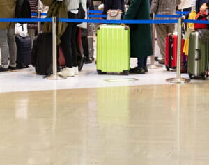 海外旅行、ブランド品は高嶺の花に…岸田首相が放置する「超円安で日本人ができなくなること」