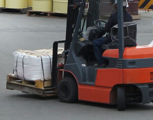 フォークリフト遊びで女児死亡に“辛すぎ”と広がる沈痛…残された母と兄弟の胸中を心配する声も