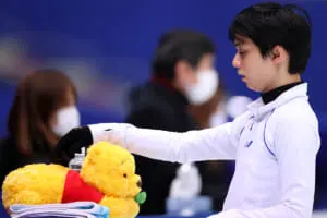 羽生結弦 長年愛用のプーさんケースとコロナ禍で離別…カナダにお迎え