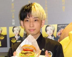 ヒカル“花束投げ捨て”奥野代表に謝罪の場を提供も「再生数稼ぎ」「見たら負け」と批判続出の裏目