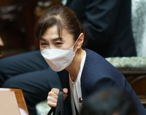 生稲晃子氏　報道陣を避けて異例の“裏口”から初登院…当選後も変わらぬ“取材拒否”に不安の声