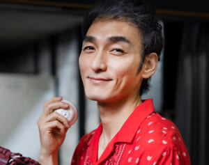 草彅剛「母のたこ焼きを食べるとなぜかいつもお腹が痛くなる（笑）」