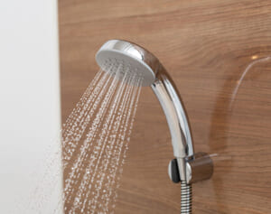 シャワー“-2度”＆“-2分”で年間1～2万円の節約に！いますぐできる「節ガス」ワザ10