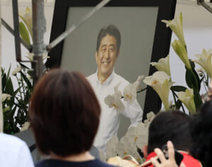 安倍元首相の国葬案内 元議員にも速達のなぜ…“人集めに必死”説の真相を事務局に聞いた