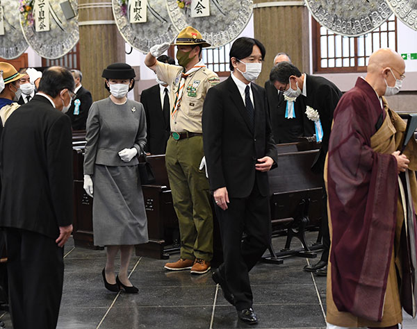 秋篠宮ご夫妻 4年ぶり慰霊法要で震災と東京大空襲の犠牲者を悼む