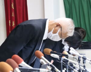 会見で名前を間違え、薄ら笑い連発…遺族に鞭打つ“置き去り死亡”幼稚園の呆れた事後対応