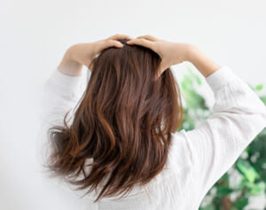 コロナも原因!?女性の「薄毛」悩みが増えている理由と心がけたい4つの生活習慣