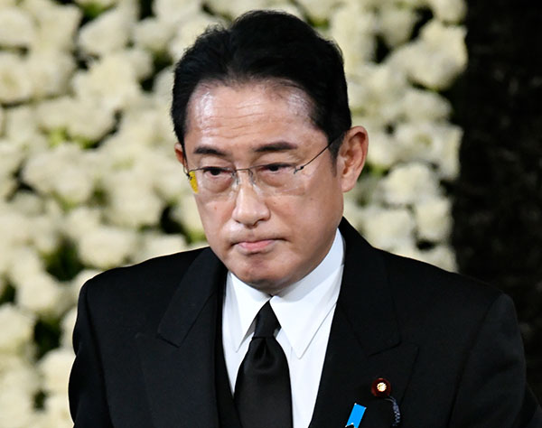 岸田首相 静岡で6万戸断水も国葬前の“呑気な散髪”に「人命よりも身だしなみ」と批判噴出