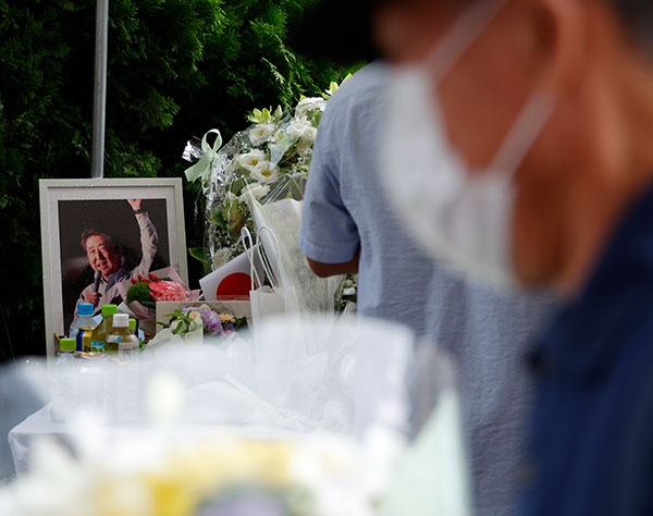 「国葬当日に恐ろしい事件が」“焼身自殺”騒動で不安視される反対派の暴走