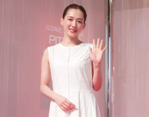 綾瀬はるか、北川景子ほか注目女優の夏ワンピは白or柄