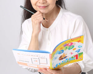 脳と体を活性化する食品、脳トレ、運動器具も　認知症を防ぐ100均グッズBEST10！