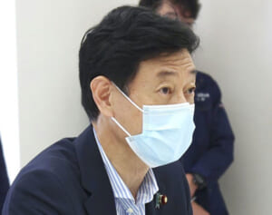 「28階まで階段で上がる」西村経産相のパワハラ的マニュアル生んだ恐怖の猛烈上司ぶり