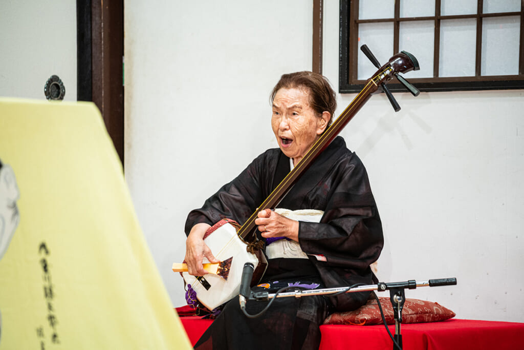 浪曲に魅せられ、空襲を生き延び…99歳の曲師・玉川祐子の半生