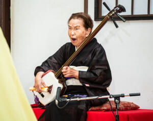 浪曲に魅せられ、空襲を生き延び…99歳の曲師・玉川祐子の半生