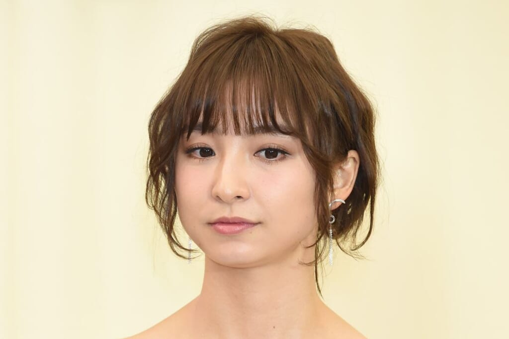 「子供ファーストではなさそう」篠田麻里子　“異例”の交際宣言に疑問の声…過去には長女をYouTubeに“顔出し出演”も
