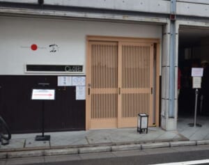 愛猫に噛まれた10日後に訃報…ミシュラン一つ星ラーメン店主の急死にネット絶句