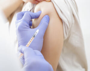 コロナ＆インフルの“同時接種”に医師警鐘「副反応がひどくなる可能性」