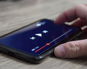 「繁栄してほしい」釣り系YouTuberが外来種の雷魚を川に放流し“生態系壊す”と大炎上