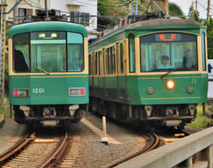 江ノ電が“線路内での自撮り”に注意喚起…今後は「悪質な場合、書類送検も視野に」