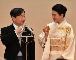 天皇陛下「ご公務優先」で前立腺の精密検査を延期に…雅子さまも心配される“数値異常”