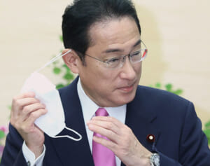 岸田首相“脱マスク政策”がコロナ第8波に影響も…医師が警鐘