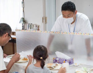 子ども食堂を作った宮津航一さん 養親や周囲の人たちに育てられた“恩返し”