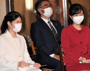 愛子さま　佳子さまと初の雅楽鑑賞にネット歓喜「お姿拝見できて嬉しい」「熱心な姿は両陛下譲り」