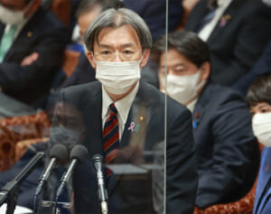 秋葉復興相、買収疑惑報道で囁かれる議員辞職の危機…元グラドル森下千里氏が繰り上がり当選の可能性浮上