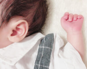 集合住宅で子供の泣き声は迷惑？苦情の手紙にSNSで論争勃発「生活音だから当たり前」「差出人も悩んだのでは」