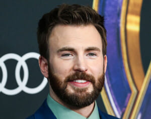 クリス・エヴァンス　2022年の「いま最もセクシーな男性」に選出される